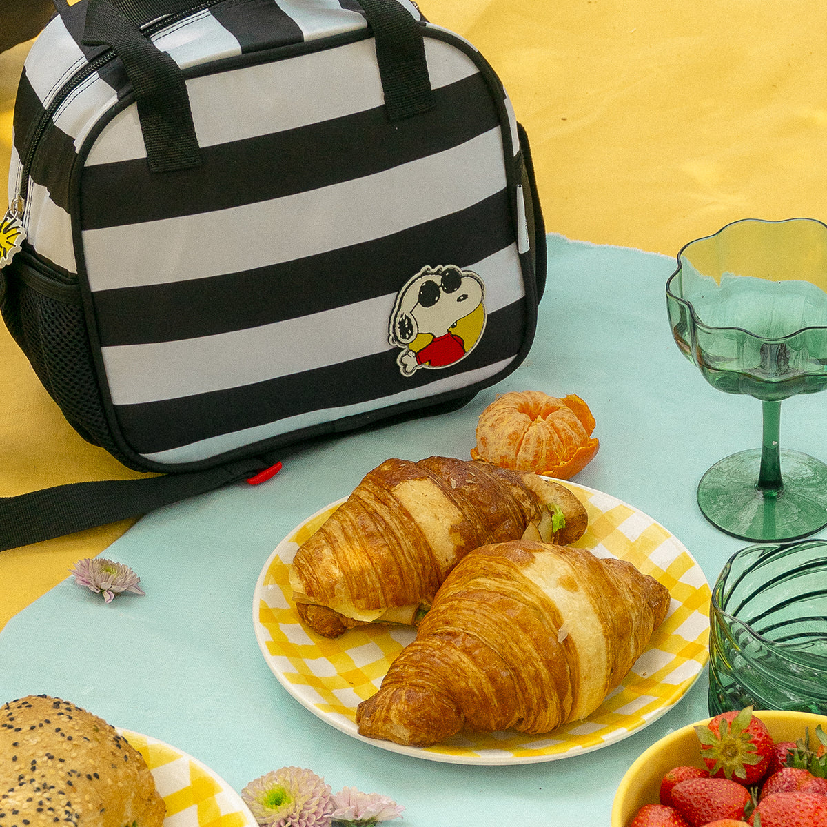 Lonchera Peanuts Snoopy Black and White