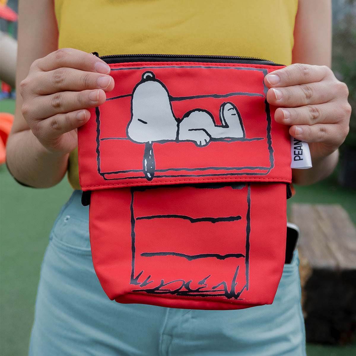 Estuchera Snoopy Casa Roja