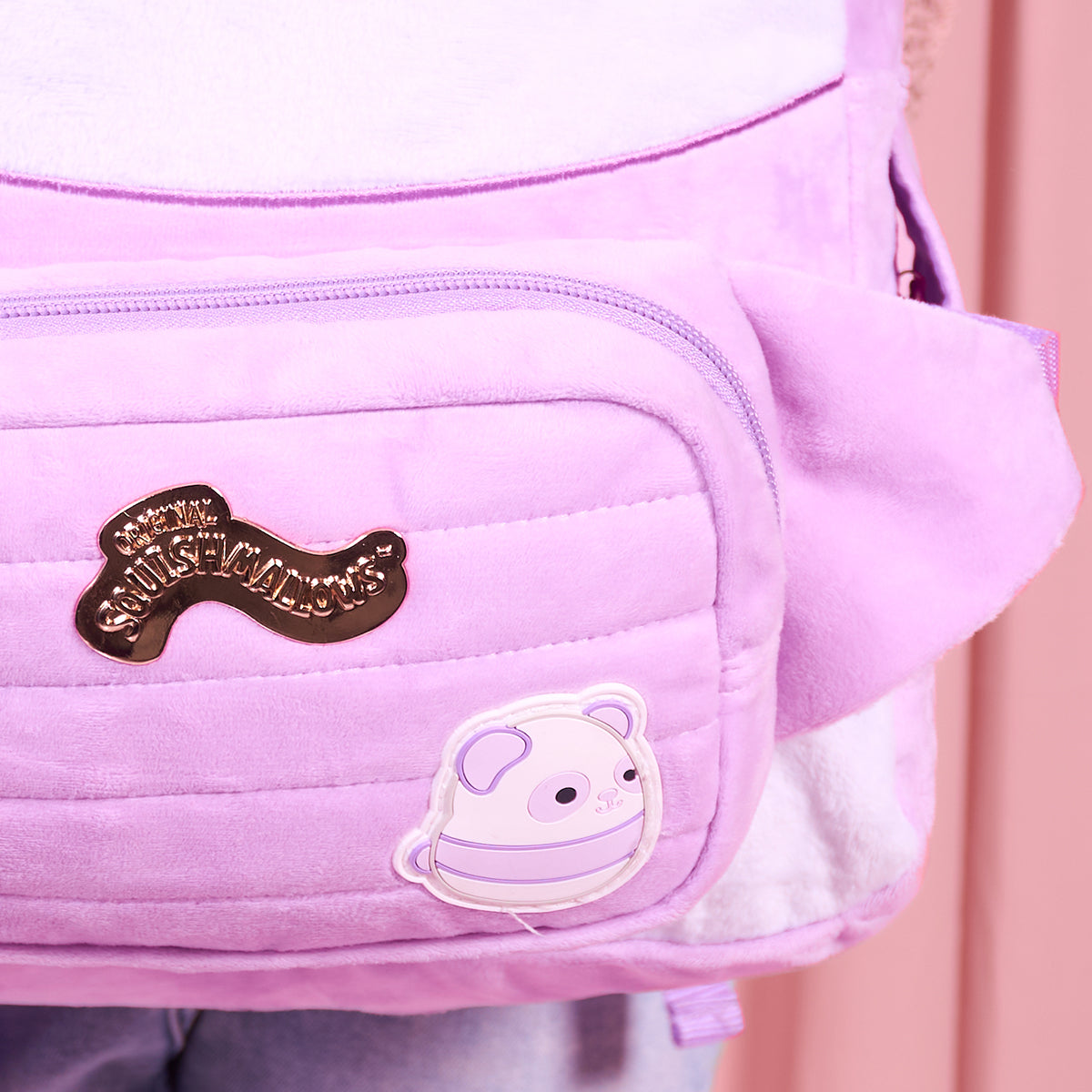 Mochila Squishmallows Panda Lila con cangurera incluida