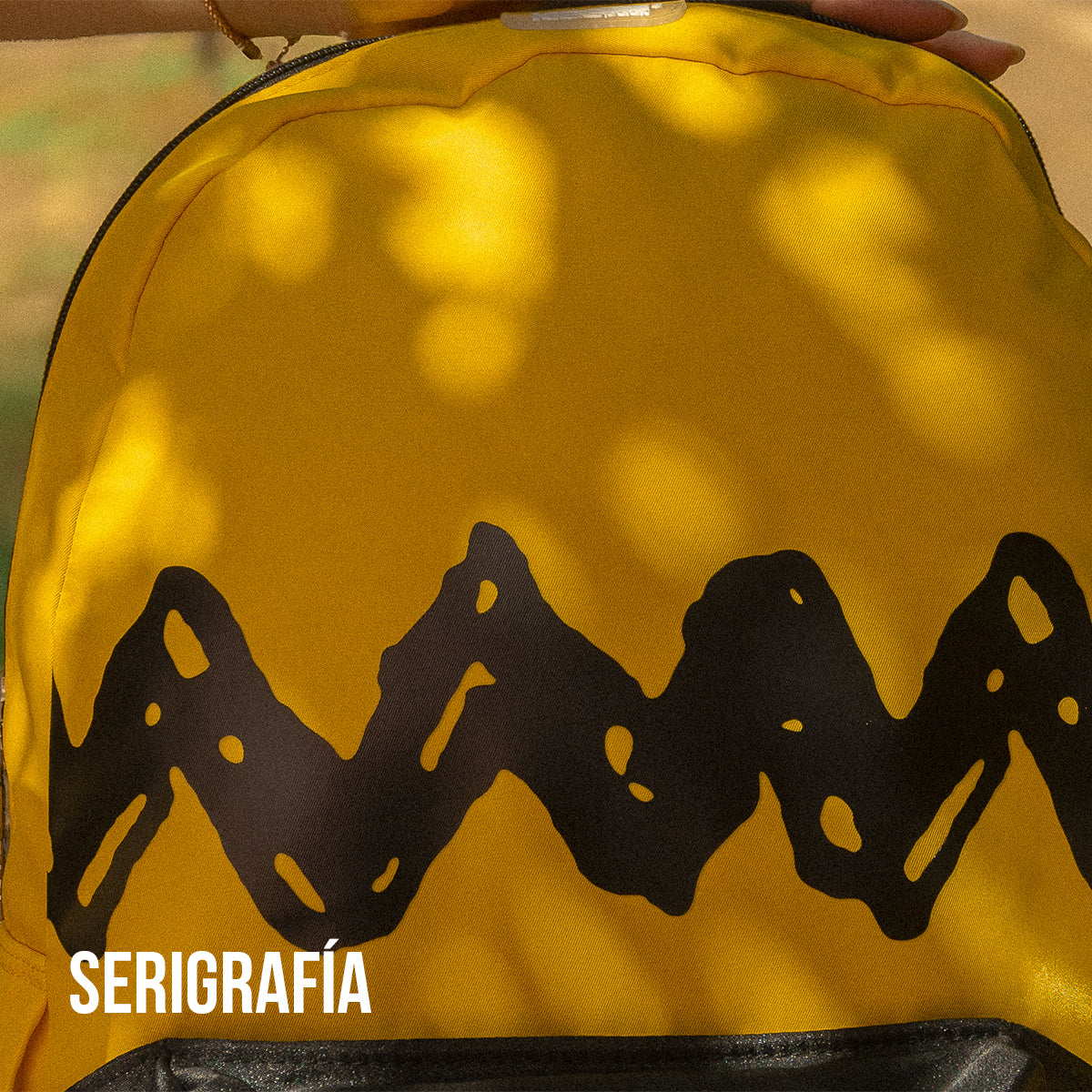 Mochila con cangurera Charlie Brown