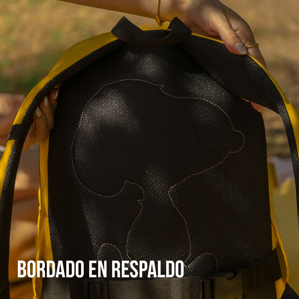 Mochila con cangurera Charlie Brown