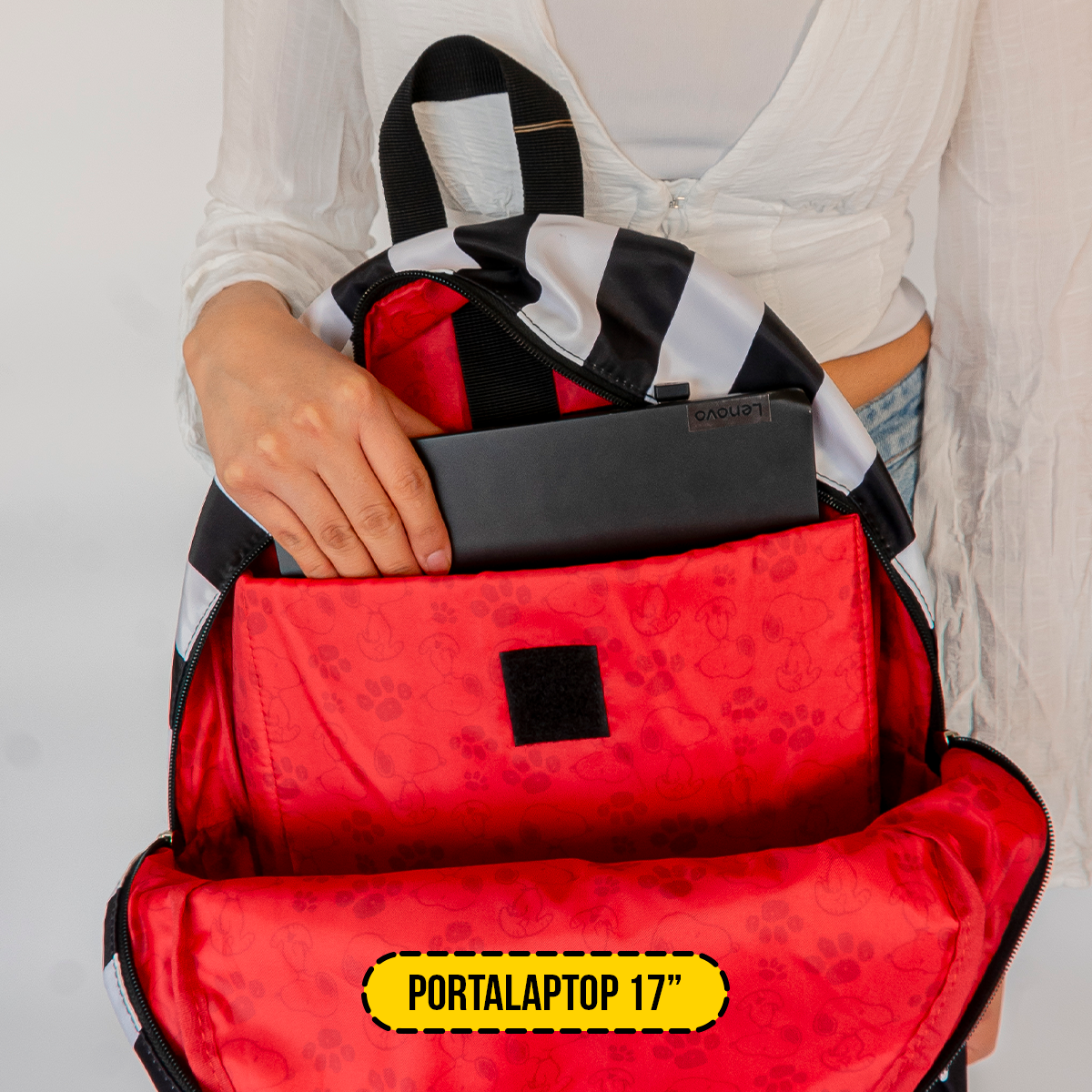 Mochila con cangurera Peanuts Snoopy Black and White